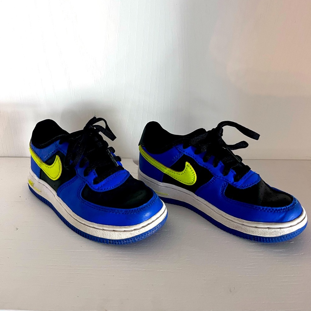 Size 11 toddler Nike court side legacy!